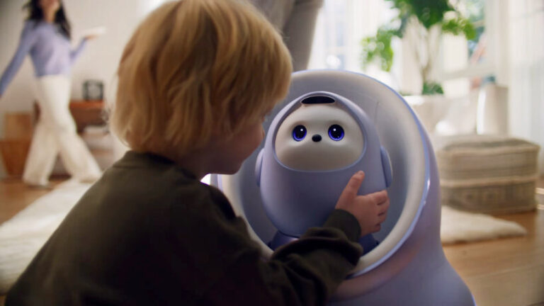 leyu.com：从“伙伴”沦为“大玩具”，陪伴机器人需要更懂家庭